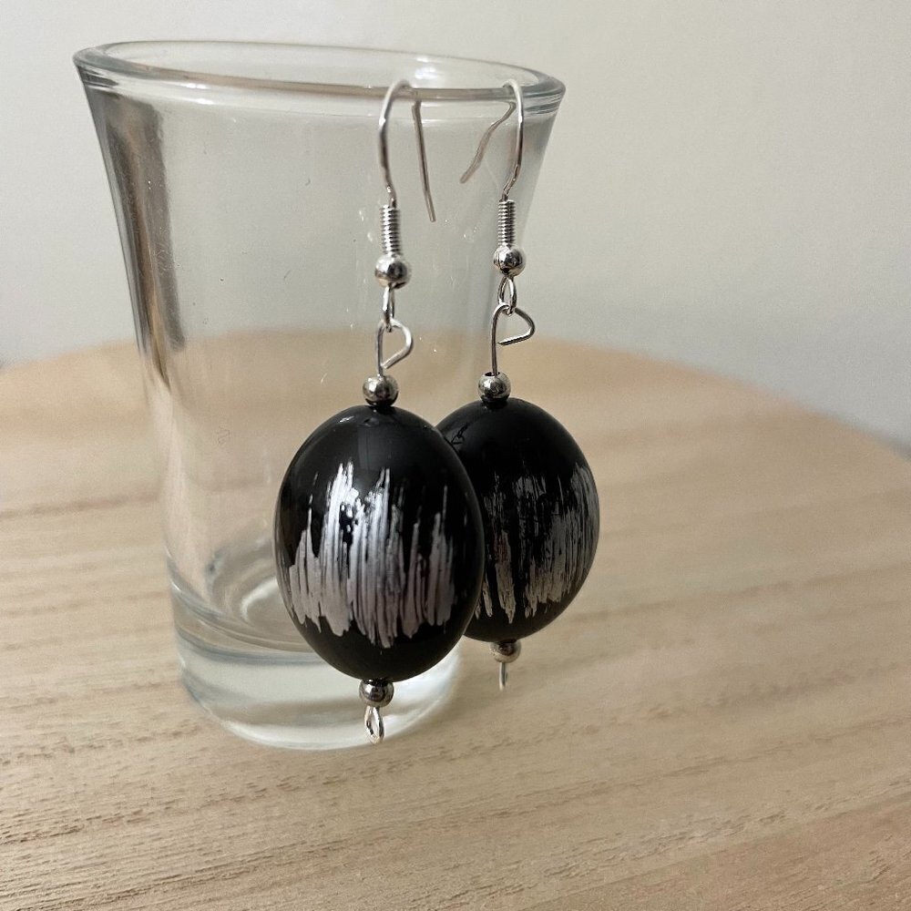 Silver Streaks Oblong Beaded Earrings